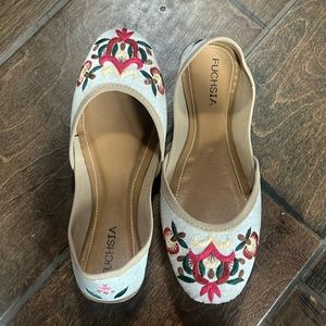 Fuchsia Size 7 Flat - Silver with colorful design - New